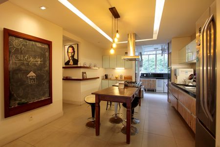 Apartamento à venda com 154m², 3 quartos e 2 vagasCozinha