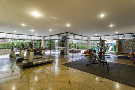Apartamento à venda com 247m², 3 quartos e 3 vagas Apartamento à venda com 247m², 3 quartos e 3 vagasÁrea comum - Academia