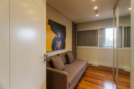 Apartamento à venda com 247m², 3 quartos e 3 vagas Apartamento à venda com 247m², 3 quartos e 3 vagasSuíte 2