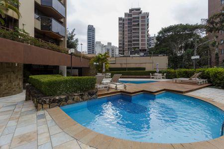 Apartamento à venda com 247m², 3 quartos e 3 vagas Apartamento à venda com 247m², 3 quartos e 3 vagasÁrea comum - Piscina