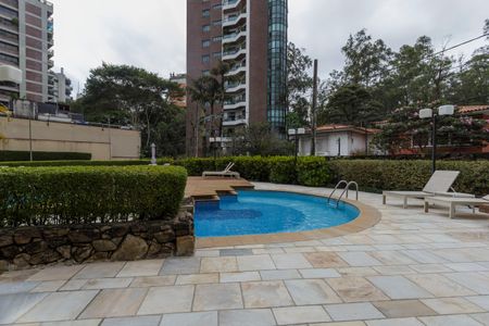 Apartamento à venda com 247m², 3 quartos e 3 vagas Apartamento à venda com 247m², 3 quartos e 3 vagasÁrea comum - Piscina