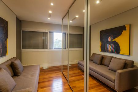 Apartamento à venda com 247m², 3 quartos e 3 vagas Apartamento à venda com 247m², 3 quartos e 3 vagasSuíte 2