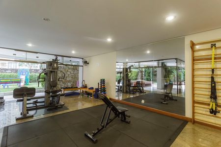 Apartamento à venda com 247m², 3 quartos e 3 vagas Apartamento à venda com 247m², 3 quartos e 3 vagasÁrea comum - Academia