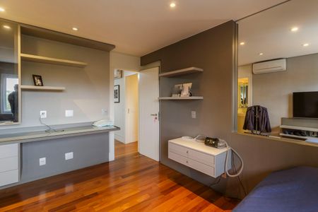 Apartamento à venda com 247m², 3 quartos e 3 vagas Apartamento à venda com 247m², 3 quartos e 3 vagasSuíte 1