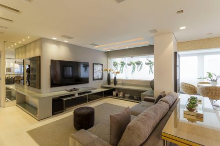 Apartamento à venda com 247m², 3 quartos e 3 vagas Apartamento à venda com 247m², 3 quartos e 3 vagasSala