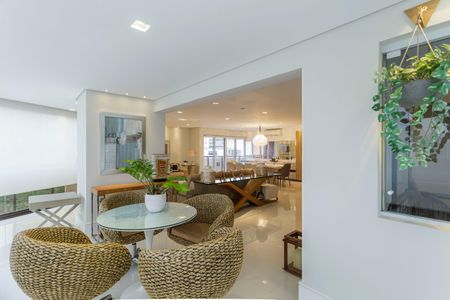 Apartamento à venda com 247m², 3 quartos e 3 vagas Apartamento à venda com 247m², 3 quartos e 3 vagasSala