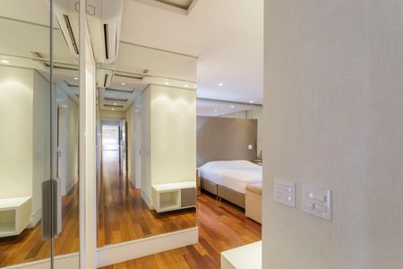 Apartamento à venda com 247m², 3 quartos e 3 vagas Apartamento à venda com 247m², 3 quartos e 3 vagasSuíte 3