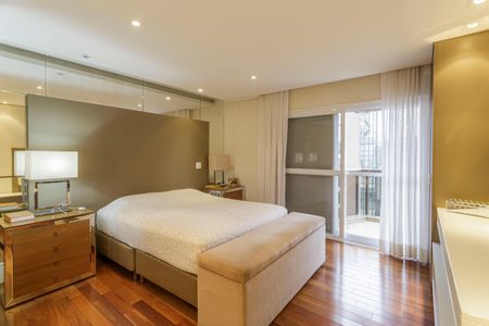 Apartamento à venda com 247m², 3 quartos e 3 vagas Apartamento à venda com 247m², 3 quartos e 3 vagasSuíte 3