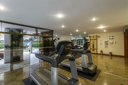 Apartamento à venda com 247m², 3 quartos e 3 vagas Apartamento à venda com 247m², 3 quartos e 3 vagasÁrea comum - Academia