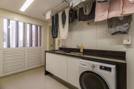 Apartamento à venda com 247m², 3 quartos e 3 vagas Apartamento à venda com 247m², 3 quartos e 3 vagasÁrea de Serviço