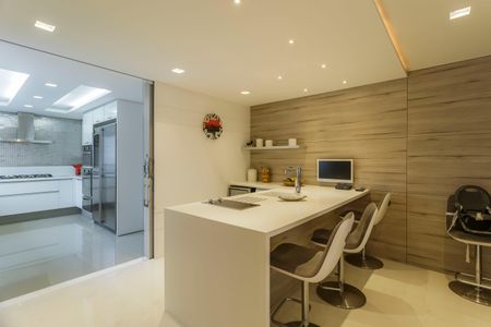 Apartamento à venda com 247m², 3 quartos e 3 vagas Apartamento à venda com 247m², 3 quartos e 3 vagasCopa