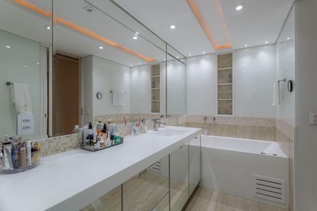 Apartamento à venda com 247m², 3 quartos e 3 vagas Apartamento à venda com 247m², 3 quartos e 3 vagasBanheiro da Suíte 3