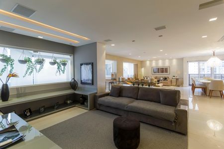 Apartamento à venda com 247m², 3 quartos e 3 vagas Apartamento à venda com 247m², 3 quartos e 3 vagasSala