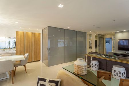 Apartamento à venda com 247m², 3 quartos e 3 vagas Apartamento à venda com 247m², 3 quartos e 3 vagasSala