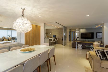 Apartamento à venda com 247m², 3 quartos e 3 vagas Apartamento à venda com 247m², 3 quartos e 3 vagasSala