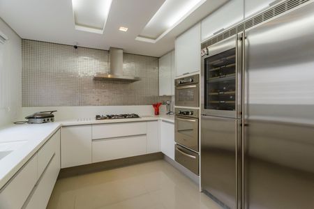 Apartamento à venda com 247m², 3 quartos e 3 vagas Apartamento à venda com 247m², 3 quartos e 3 vagasCozinha