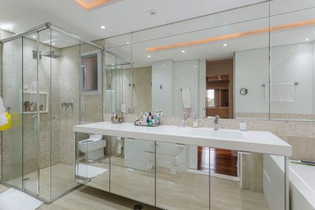 Apartamento à venda com 247m², 3 quartos e 3 vagas Apartamento à venda com 247m², 3 quartos e 3 vagasBanheiro da Suíte 3
