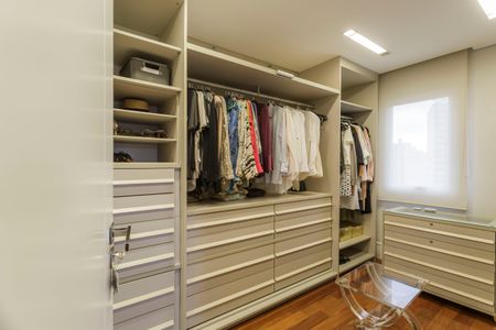 Apartamento à venda com 247m², 3 quartos e 3 vagas Apartamento à venda com 247m², 3 quartos e 3 vagasCloset da suíte 3