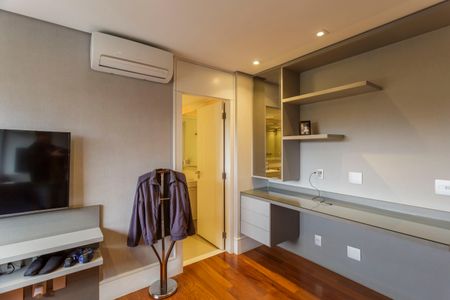 Apartamento à venda com 247m², 3 quartos e 3 vagas Apartamento à venda com 247m², 3 quartos e 3 vagasSuíte 1