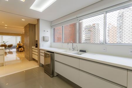Apartamento à venda com 247m², 3 quartos e 3 vagas Apartamento à venda com 247m², 3 quartos e 3 vagasCozinha