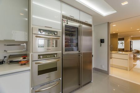 Apartamento à venda com 247m², 3 quartos e 3 vagas Apartamento à venda com 247m², 3 quartos e 3 vagasCozinha