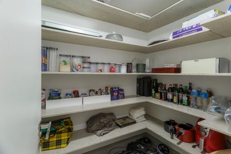 Apartamento à venda com 247m², 3 quartos e 3 vagas Apartamento à venda com 247m², 3 quartos e 3 vagasDespensa