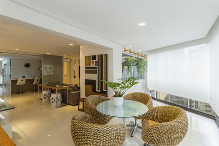 Apartamento à venda com 247m², 3 quartos e 3 vagas Apartamento à venda com 247m², 3 quartos e 3 vagasSala