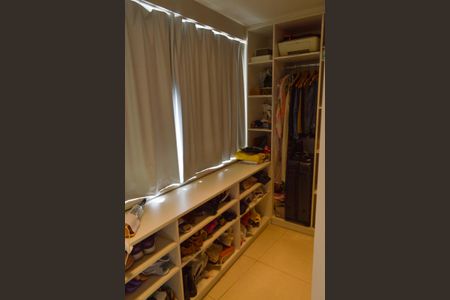 Apartamento à venda com 147m², 4 quartos e 1 vaga Apartamento à venda com 147m², 4 quartos e 1 vagaCloset da Suíte