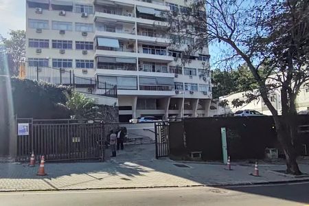Apartamento à venda com 147m², 4 quartos e 1 vaga Apartamento à venda com 147m², 4 quartos e 1 vagaFachada