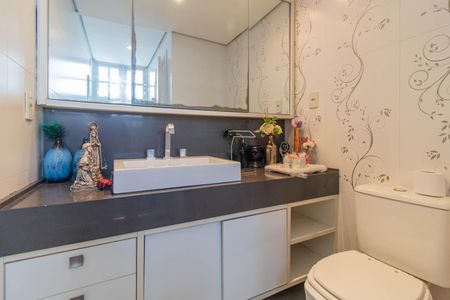 Casa à venda com 244m², 5 quartos e 4 vagasBanheiro da Suíte