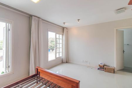 Casa à venda com 244m², 5 quartos e 4 vagasSuíte