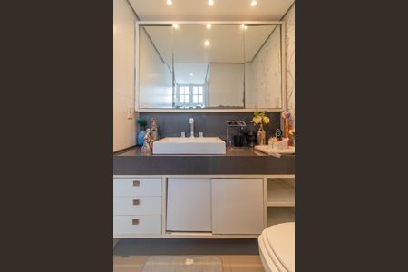 Casa à venda com 244m², 5 quartos e 4 vagasBanheiro da Suíte