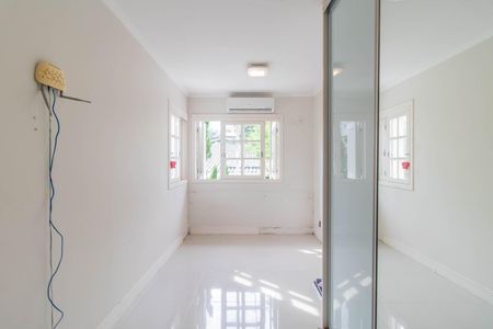 Casa à venda com 244m², 5 quartos e 4 vagasQuarto 2