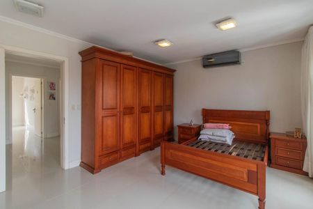 Casa à venda com 244m², 5 quartos e 4 vagasSuíte
