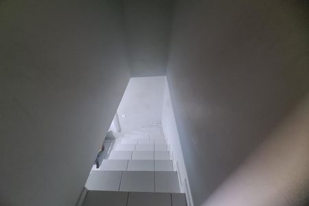 Casa à venda com 151m², 3 quartos e 2 vagas Casa à venda com 151m², 3 quartos e 2 vagasEscada