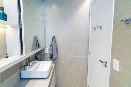 Apartamento à venda com 80m², 3 quartos e 1 vaga Apartamento à venda com 80m², 3 quartos e 1 vagaBanheiro da Suíte