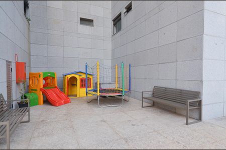 Apartamento para alugar com 127m², 4 quartos e 2 vagas Apartamento para alugar com 127m², 4 quartos e 2 vagasÁrea comum - Playground