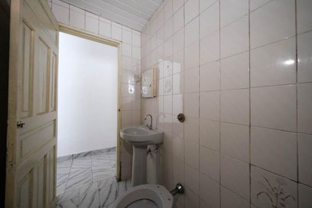Banheiro de casa para alugar com 1 quarto, 70m² em Vila Uniao (zona Leste), São Paulo