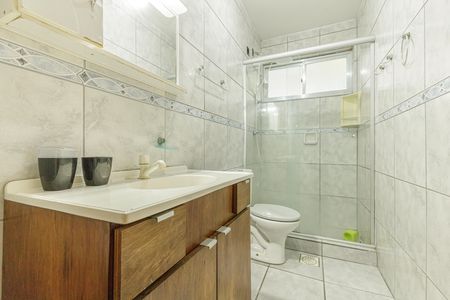Banheiro Social de apartamento para alugar com 3 quartos, 74m² em Rio Branco, Porto Alegre