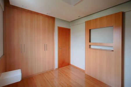 Apartamento à venda com 78m², 3 quartos e 2 vagasSuíte