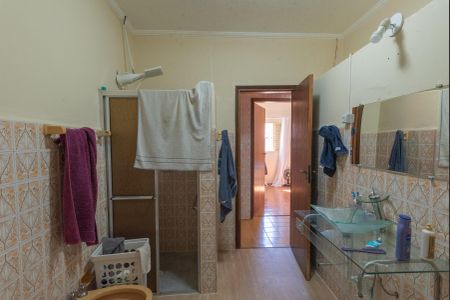 Casa à venda com 180m², 2 quartos e 3 vagasBanheiro