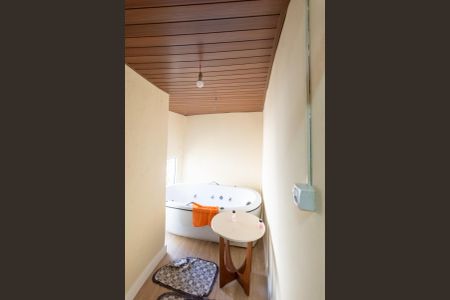 Casa à venda com 180m², 2 quartos e 3 vagasBanheiro