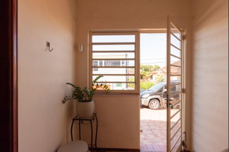 Hall de entrada de casa à venda com 2 quartos, 180m² em Vila Maria, Campinas