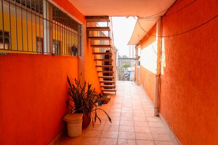 Casa à venda com 200m², 2 quartos e 1 vaga Casa à venda com 200m², 2 quartos e 1 vagaCorredor