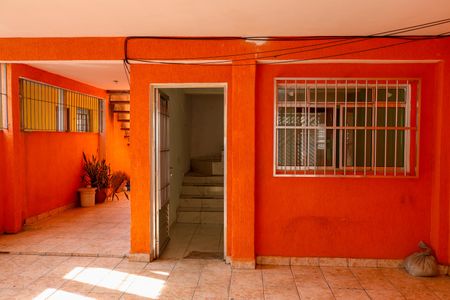 Casa à venda com 200m², 2 quartos e 1 vaga Casa à venda com 200m², 2 quartos e 1 vagaFachada