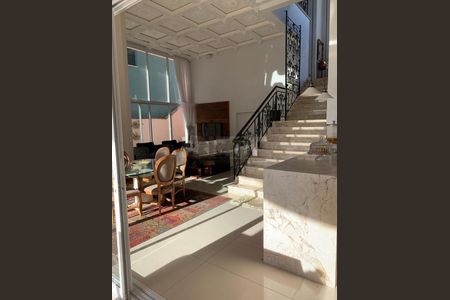 Casa à venda com 330m², 4 quartos e 4 vagas