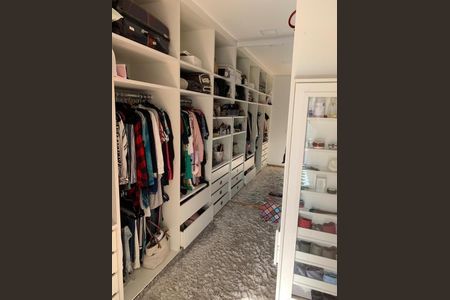 Casa à venda com 330m², 4 quartos e 4 vagas