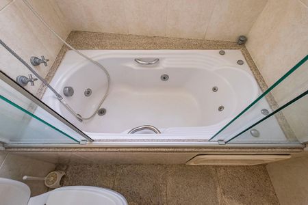 Apartamento à venda com 176m², 4 quartos e 4 vagasBanheiro da Suíte 1