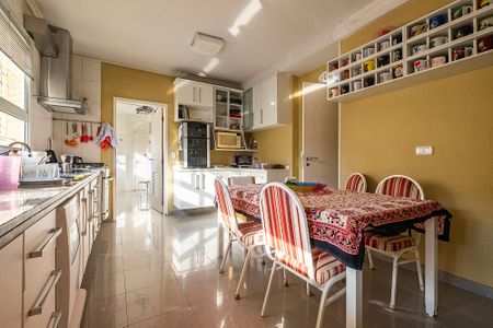 Apartamento à venda com 176m², 4 quartos e 4 vagasCozinha