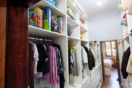 Casa de condomínio à venda com 240m², 3 quartos e 3 vagas Casa de condomínio à venda com 240m², 3 quartos e 3 vagasQuarto 1 Closet